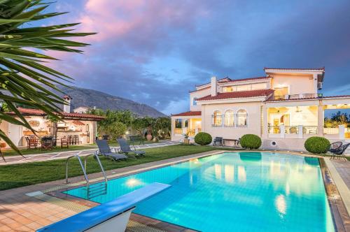 Renko Royal Villa - Private Infinity Pool & Garden - Athens Riviera