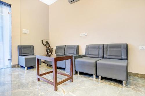 Ruang duduk di Super Townhouse Pine Tree