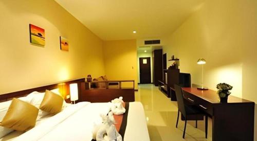 Кровать или кровати в номере Green World Palace Hotel