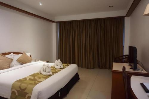 Кровать или кровати в номере Green World Palace Hotel