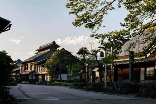 an empty street in a town with houses at Travel Stop UNNOWA in Tomi