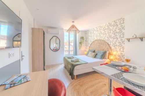 Jasmin Roanne centre-ville - Parking & Clim