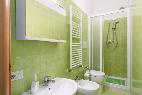 a bathroom with a sink and a toilet and a shower at Casa di Osio - Porta Romana in Siena
