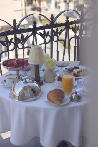 Comida en o cerca de este hotel
