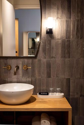 a bathroom with a white sink and a mirror at Upon Vila - Alcochete Hotel in Alcochete