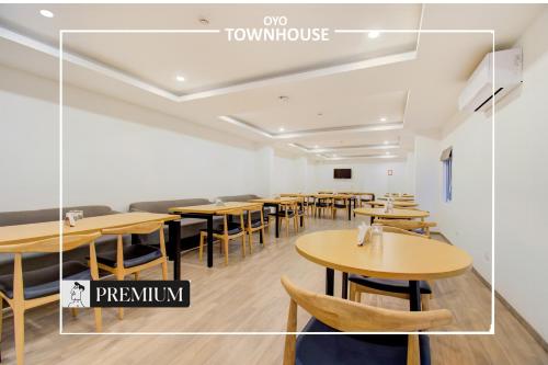 Townhouse Netaji Roadにあるレストランまたは飲食店