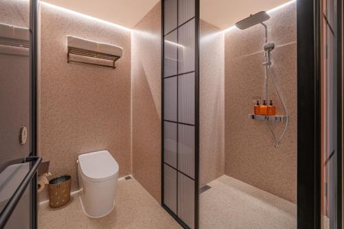 a bathroom with a toilet and a shower at Orange Hotel Beijing Daxing International Airport Terminal in Beijing