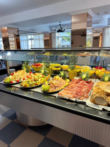 a buffet line with many different types of food at Santa Monica Playa in Salou