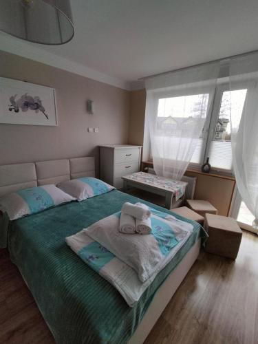 Postel nebo postele na pokoji v ubytování Dom Gościnny Koliber nad morzem w Darłówku