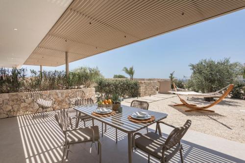Balkoni atau teres di Cala Theresìa - Exclusive sea front apartments