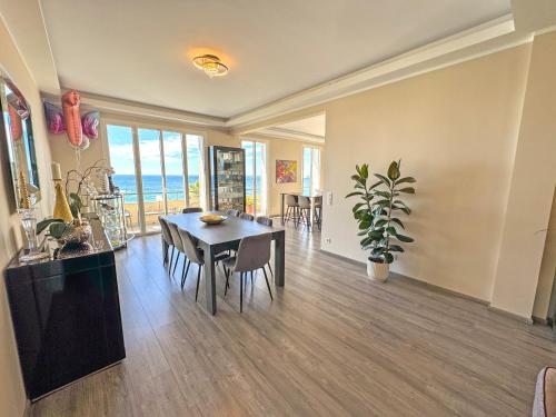 Photo de la galerie de l'établissement Dernière étage sur la Promenade!, à Nice