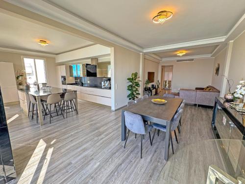 Photo de la galerie de l'établissement Dernière étage sur la Promenade!, à Nice