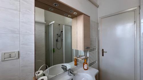 a bathroom with a sink and a shower and a mirror at casAmare in Pescara