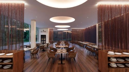 a restaurant with tables and chairs in a room at SH Campus Lyceum in Moncada