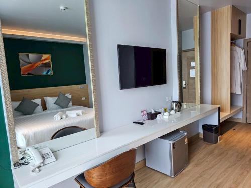 TV a/nebo společenská místnost v ubytování Theessence hotel chanthaburi