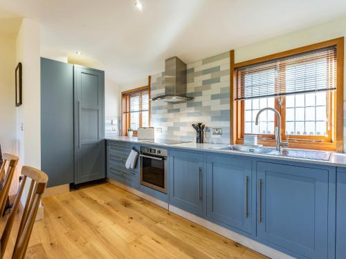 Η κουζίνα ή μικρή κουζίνα στο Snowdrop Lodge -Uk32959