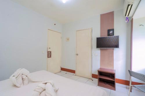 Televisyen dan/atau pusat hiburan di DREAM INN Aeropolis By Reccoma