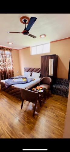 Ένα ή περισσότερα κρεβάτια σε δωμάτιο στο Hotel Blissful Residency