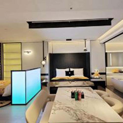 Postel nebo postele na pokoji v ubytování Yashan Tianlai S Hotel (Taikoo Li Chengdu Branch)