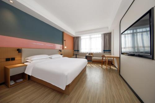 Postel nebo postele na pokoji v ubytování Urbain Hotel Guanyun County Government Branch