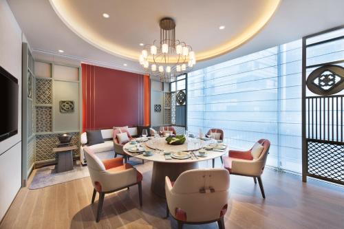 a dining room with a table and chairs at Pullman Shenzhen North in Shenzhen