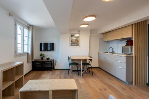 Studio climatisé plein centre 4eme étage