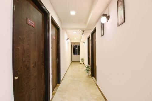 Φωτογραφία από το άλμπουμ του FabExpress Blu Lagoon Inn - Max Super Speciality Hospital and Select Citywalk Mall στο Νέο Δελχί