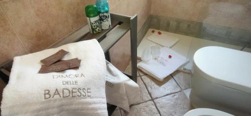 a bathroom with a toilet and a bag of chocolate at Dimora delle Badesse in Conversano