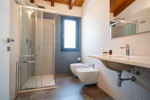 Ένα μπάνιο στο Luxury Home La Cinta