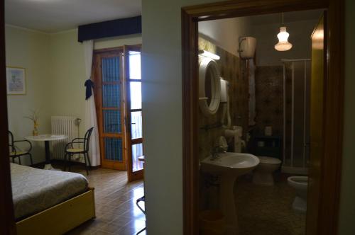 Kylpyhuone majoituspaikassa Hotel Il Poggetto