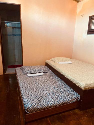 two beds sitting next to each other in a room at Casa Mar Poesia - Taiba in Taíba