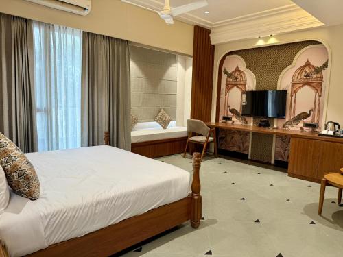 TV o dispositivi per l'intrattenimento presso The Luxury Tiger at Lake Pichola