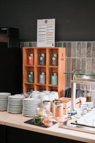 Dapur atau dapur kecil di Feringapark Hotel by Coffee Fellows Hotels