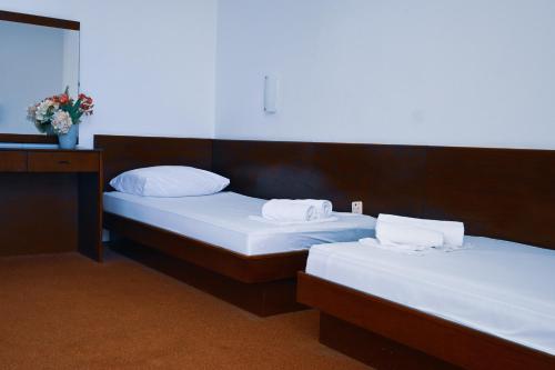 オミサリにあるHotel Adriaticのギャラリーの写真