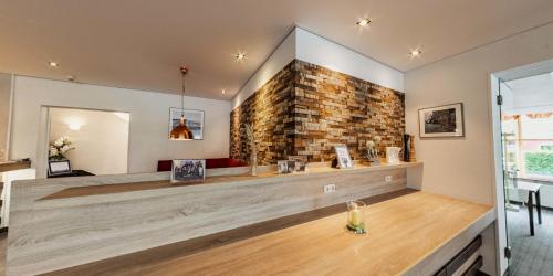 a bar in a room with a brick wall at Hotel "Im Winkel" in Elmshorn