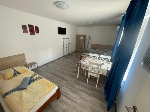 Katil atau katil-katil dalam bilik di Bem apartmanok Kecskemét