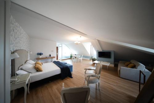 Кровать или кровати в номере Hotel Infanta Isabel by Recordis Hotels