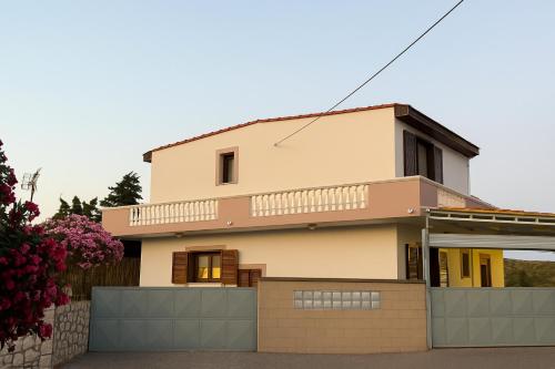 Casa Maria Tsampika-Spacious Home with 2 Bathrooms & Free Parking
