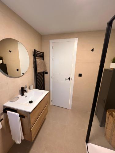 a bathroom with a white sink and a mirror at Villa de Béjar 2 in Béjar