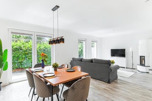 Fotografie z fotogalerie ubytování Helles Haus mit Vollausstattung v destinaci Oststeinbek