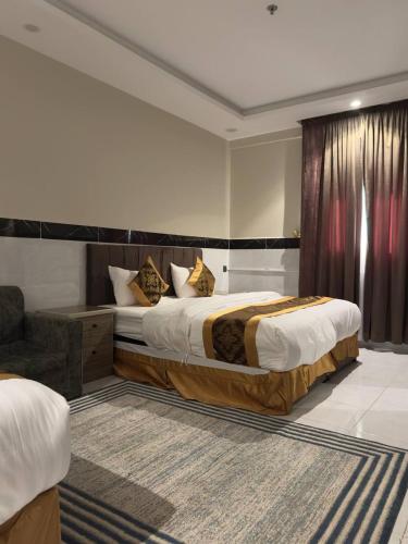 Postel nebo postele na pokoji v ubytování سحاب الأندلس للشقق المخدومة 2 أملج Sahab Al Andalus for Served Apartments
