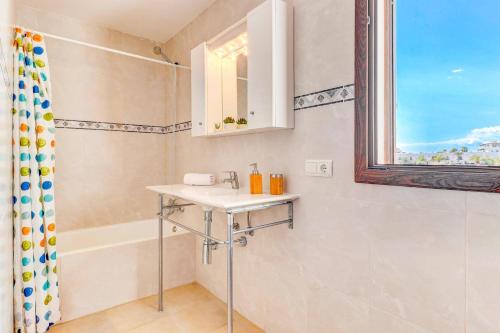 a bathroom with a sink and a bath tub at Villa Mar Egos by Villa Plus in Cacla D'or
