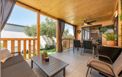 Μπαλκόνι ή βεράντα στο High standard mobile home "Enjoy by Beach" - Pakoštane, beach Janice