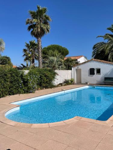 Πισίνα στο ή κοντά στο Villa Rivedoux-Plage Ile de Ré avec piscine
