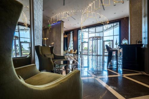 Posezení v ubytování David Tower Hotel Netanya by Prima Hotels - 16 years Plus