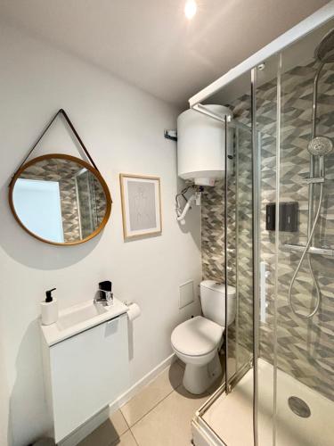 a bathroom with a shower and a toilet and a mirror at Soh Rent Strasbourg Studio 1Tv - Wifi proche gare in Strasbourg