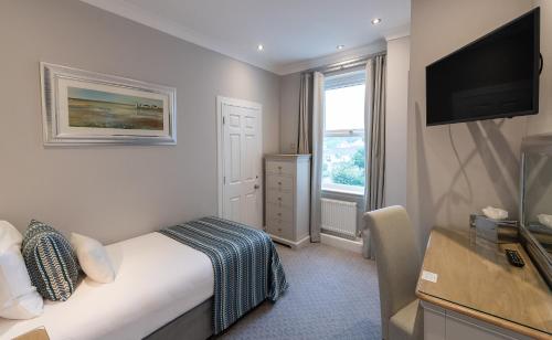 The Carlyon Bay Hotel and Spaにあるテレビまたはエンターテインメントセンター