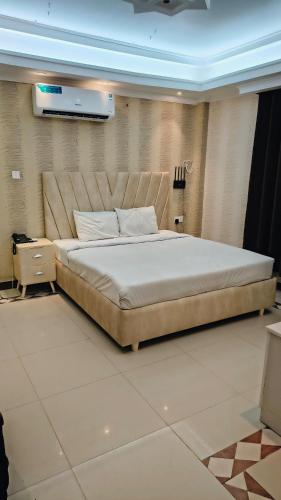 Cama ou camas em um quarto em Sea Shell Palace