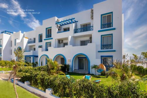 Mountain View Luxury Garden Chalet - North Coast