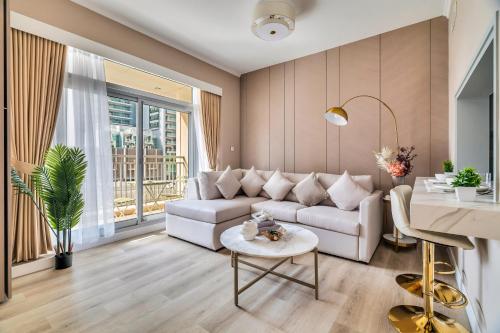 Prostor za sedenje u objektu Exec 1Bed with Balcony&Pool, 10mins to Downtown